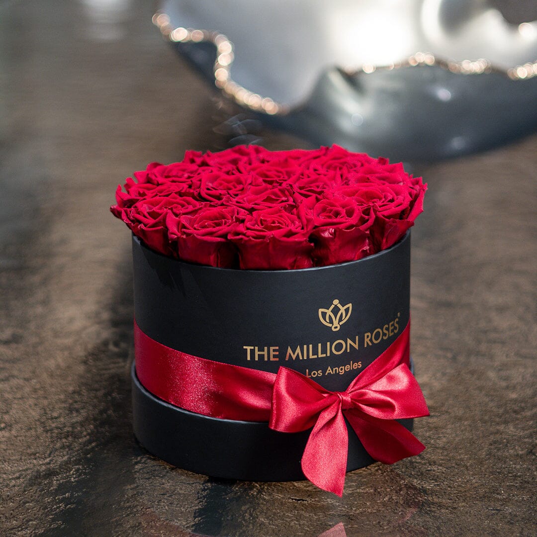 The Million Roses Classic Black Box | Red Roses