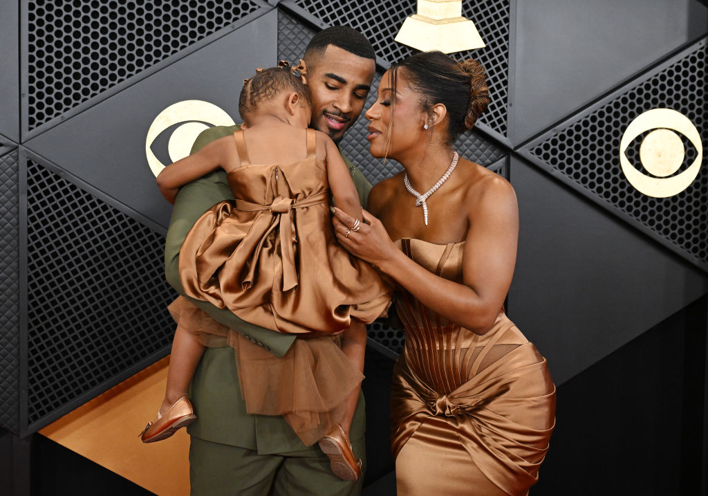 Victoria Monét ,boyfriend John Gaines, couple, massage, TikTok,