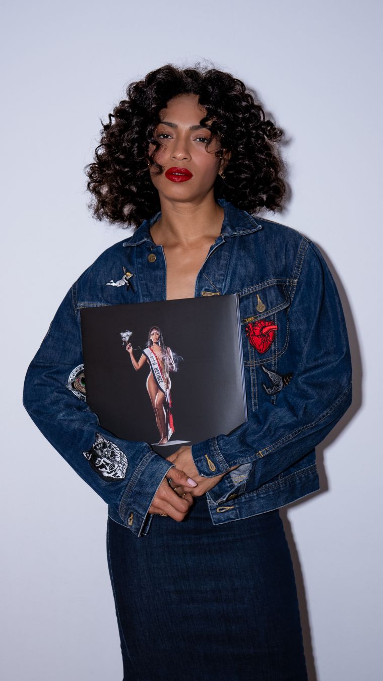 Janei White - CEO of Ienaj Magazine