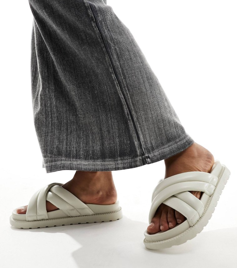 Glamorous' Cross Strap Slide