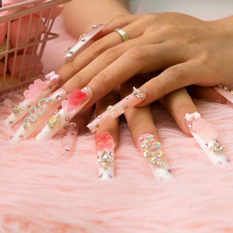 LOVFUL Press on Nails Marshmallo Gummy Bear Square