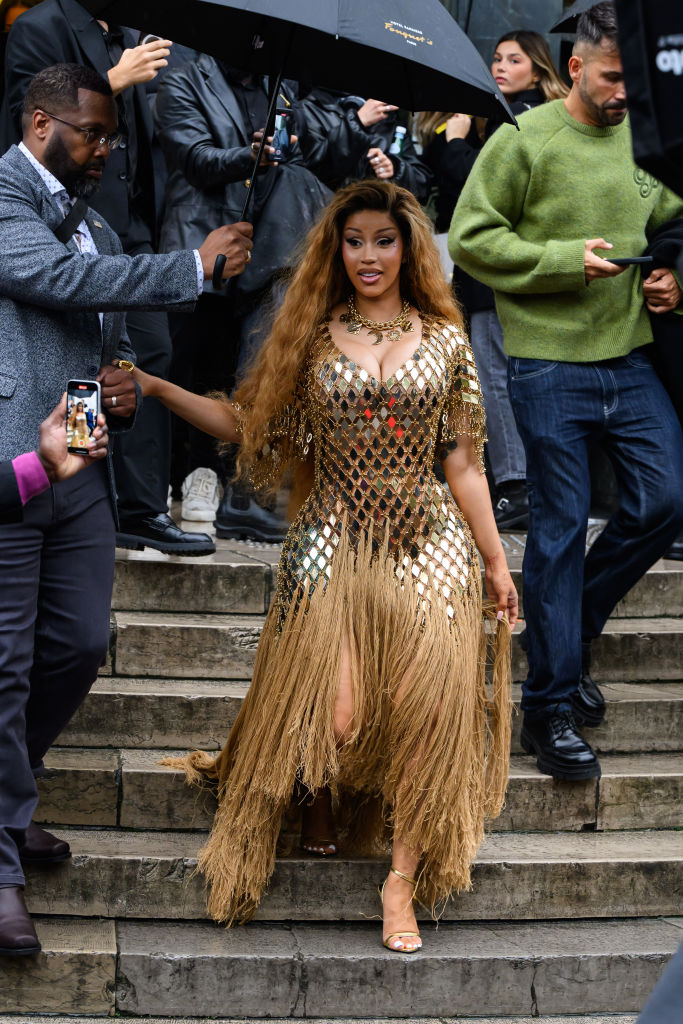 Street Style - Paris Fashion Week - Womenswear Spring/Summer 2025 - Day Three