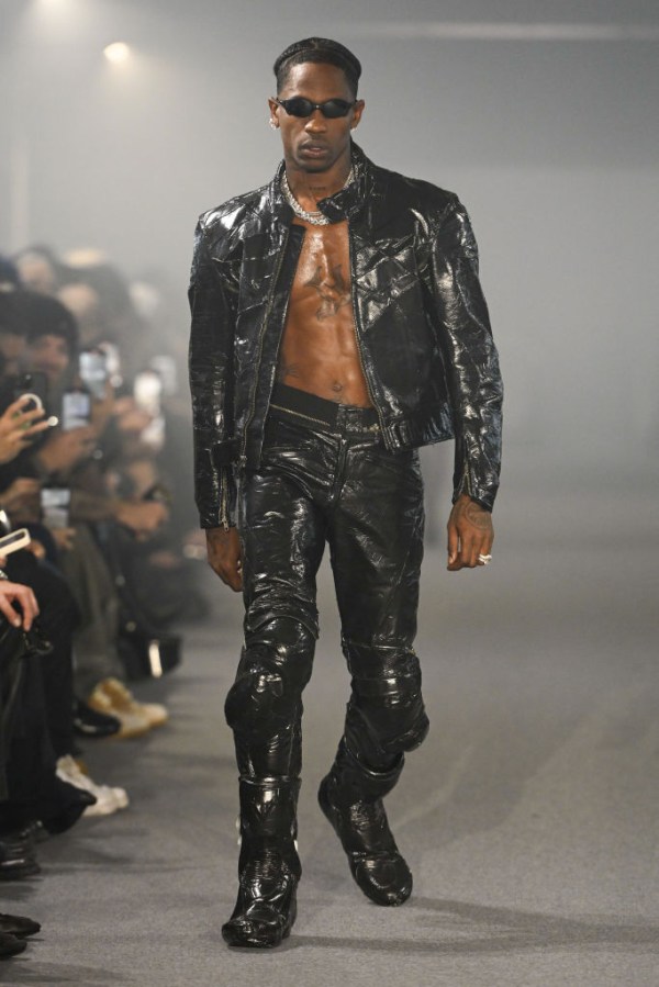 Vetements - Runway - Spring/Summer 2025 Paris Fashion Week
