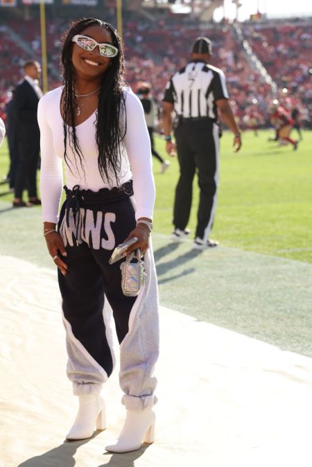 Simply Chic In Sweatpants