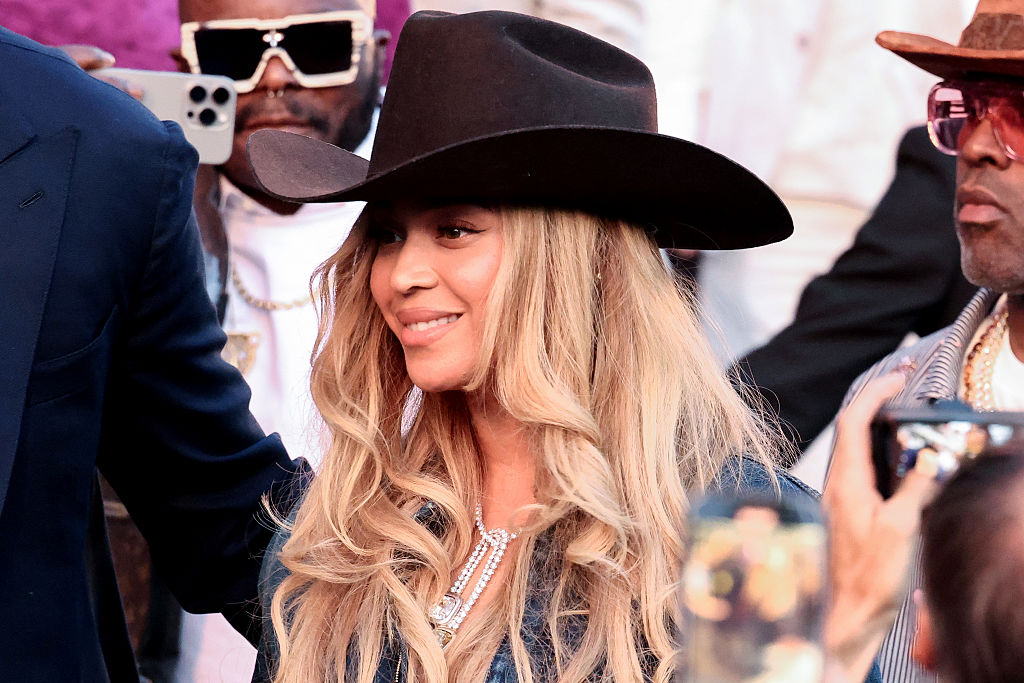 Protect Queen Bey At All Costs: Beyoncé Halts Cowboy Carter Concert Mid-Air After Red Car Malfunction