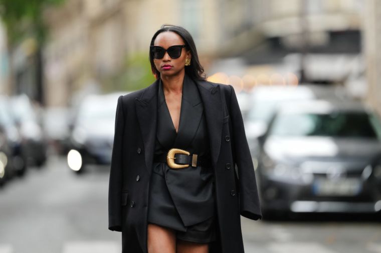 Exaggerated shoulders