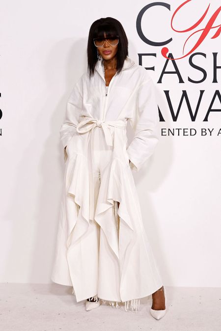 Naomi Campbell In So Chic In Cream