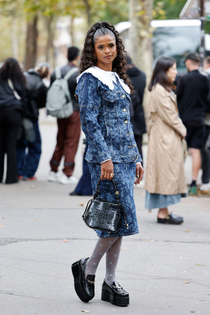 Street Style - Paris Fashion Week - Womenswear Spring/Summer 2025 - Day Two