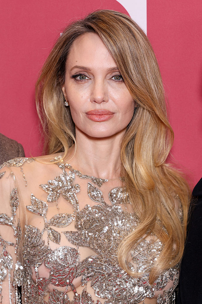 "Coutures" Première