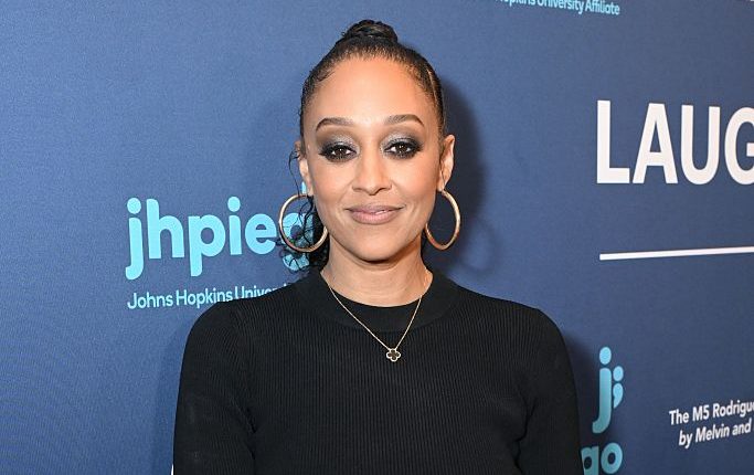 Tia Mowry Just Made Wash Day Look Like Way More Fun