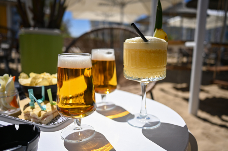Refreshing drinks and appetizers serving at beach bar