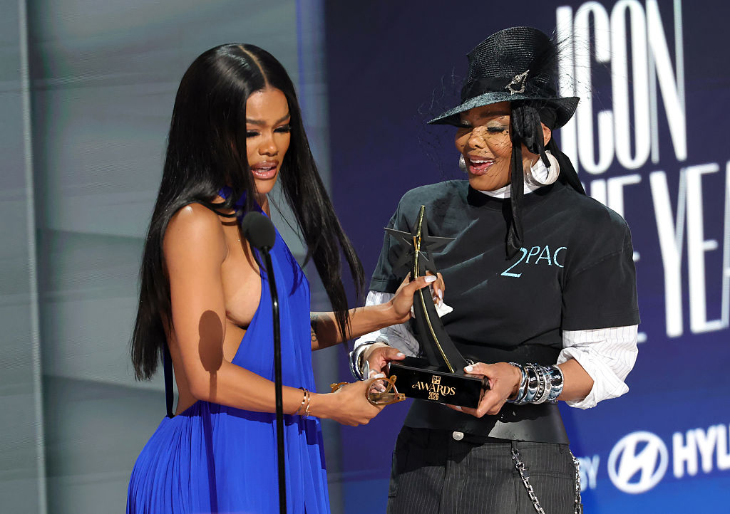 Janet Jackson Surprises Teyana Taylor With The Icon Of The Year Award
