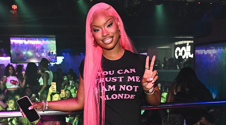Raptress Monaleo Is Obsessed With Jorts This Summer, And So Are We