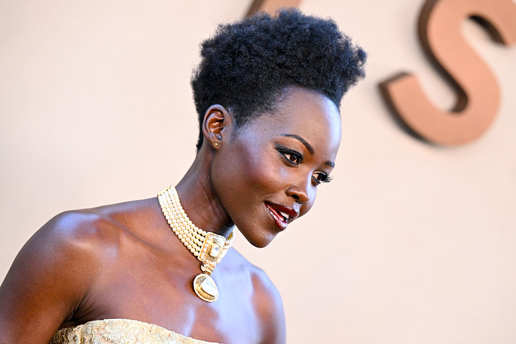 Lupita Nyong’o’s Golden Goddess Glam Came Courtesy Of Beauty Supply Store Lashes